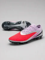 Nike phantom 6 low Elite FG football boots with low-cut upper and firm-ground sole