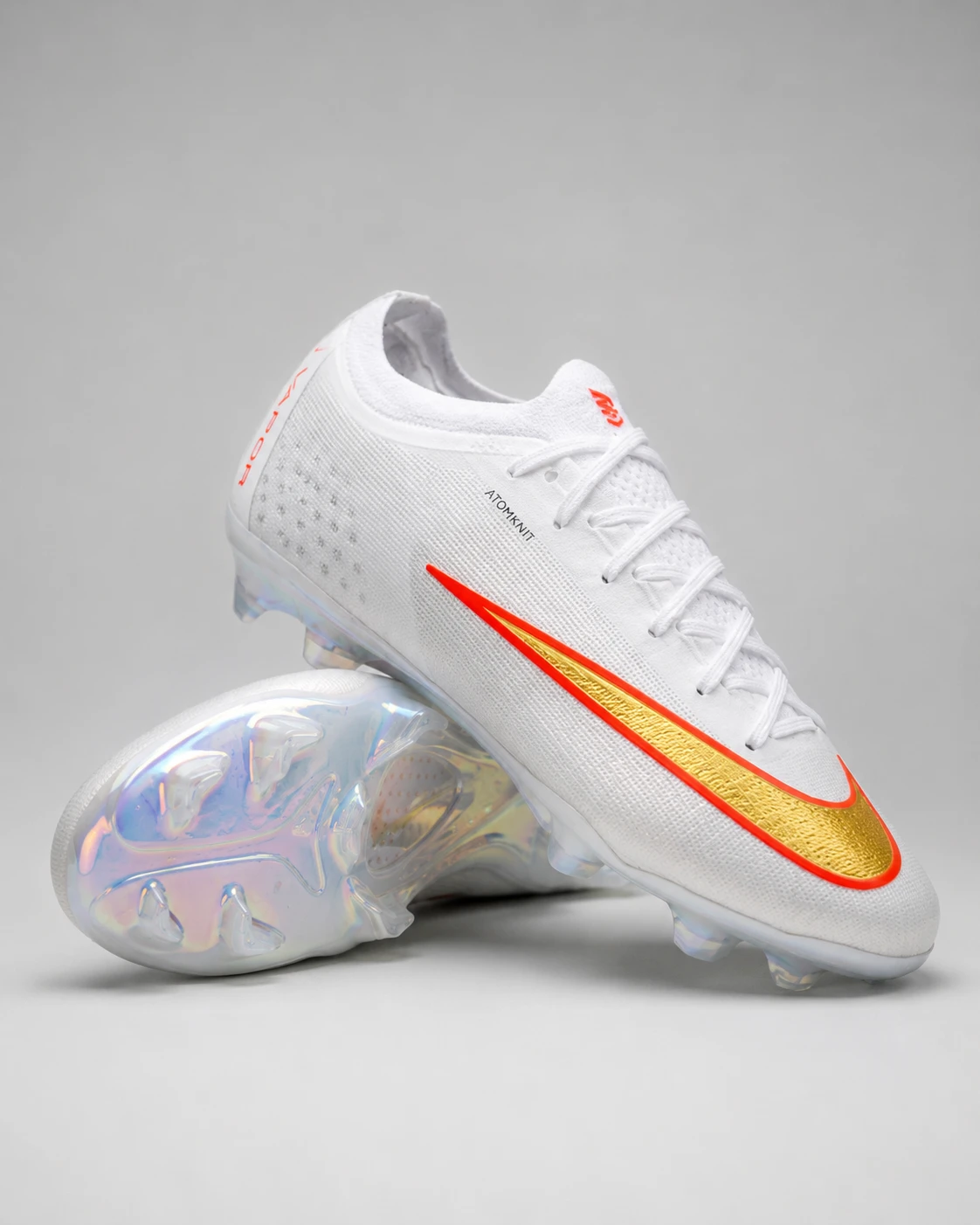 football-boots-iridescent-sole-floating Nike Mercurial Vapor 17 Elite FG (white platinum) - Image 1