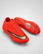 Nike Mercurial Vapor 17 Elite FG football boots with low-cut upper and firm-ground studs